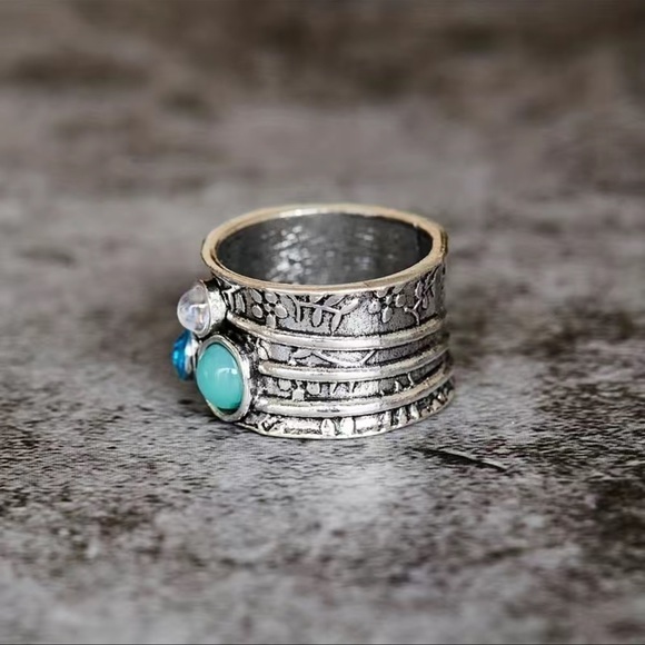 Vintage Style Pattern Multilayer Inlaid Faux Gemstone Ring - Picture 4 of 6